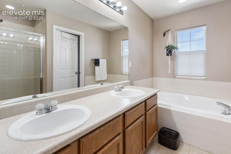Image 15 of 27: Bathroom