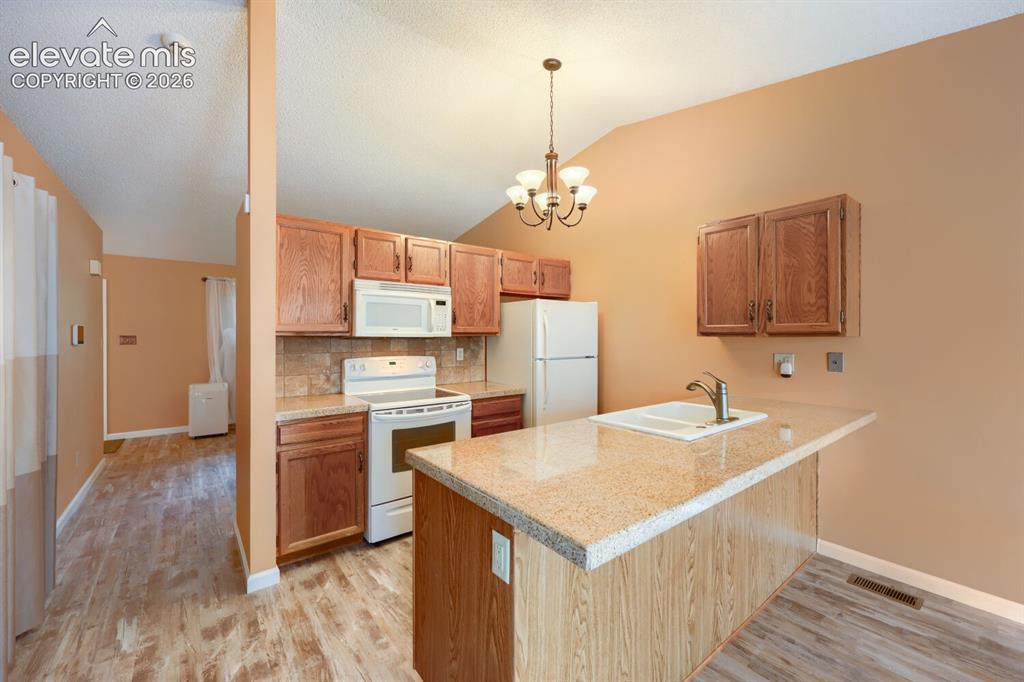 Image 12 of 29: Kitchen