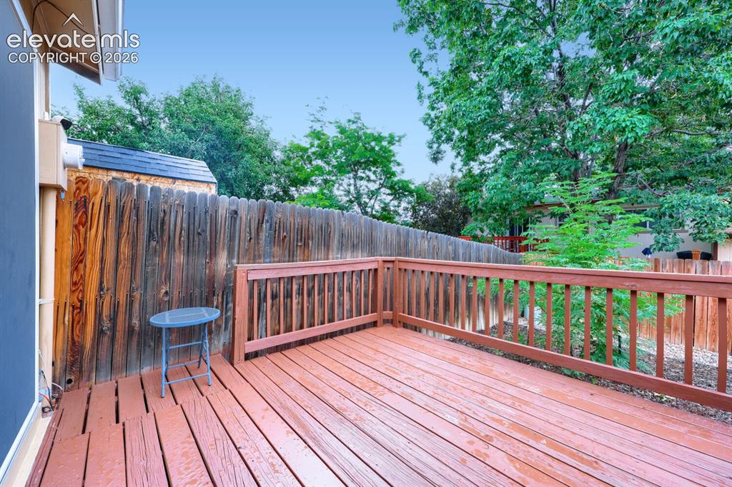 Image 28 of 29: Deck