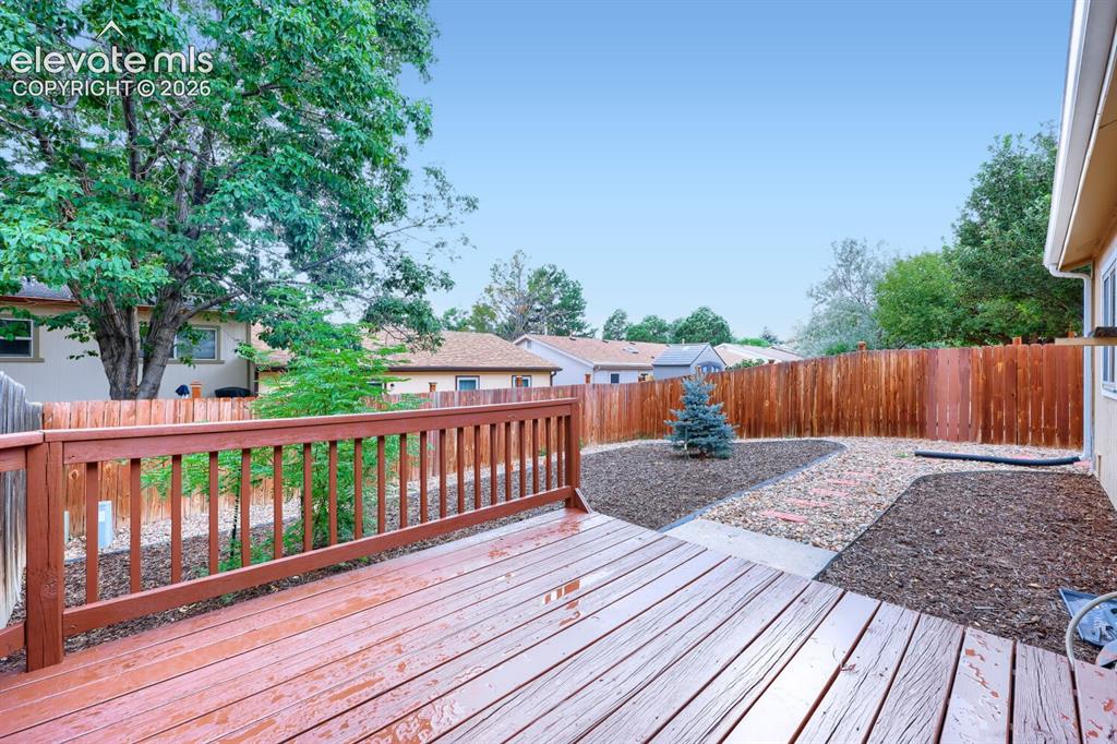 Image 29 of 29: Deck