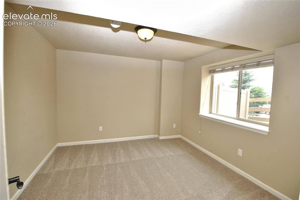 Image 19 of 31: Bedroom