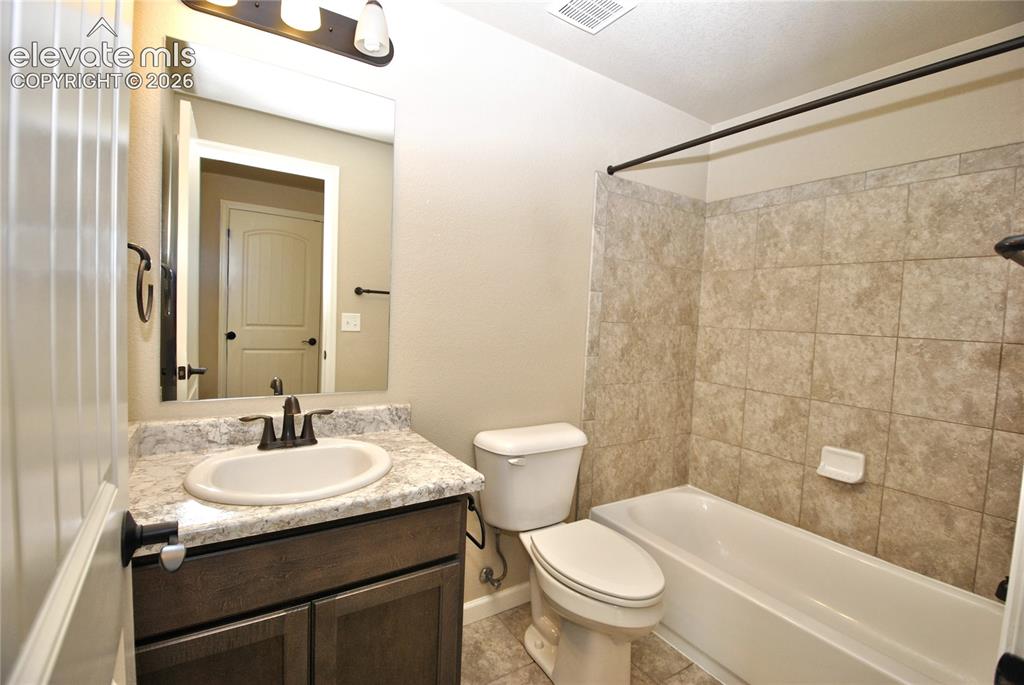 Image 21 of 31: Bathroom