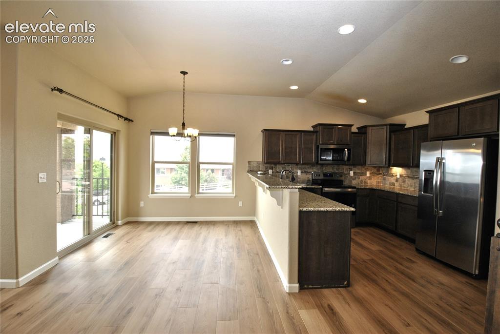 Image 6 of 31: Dining Area