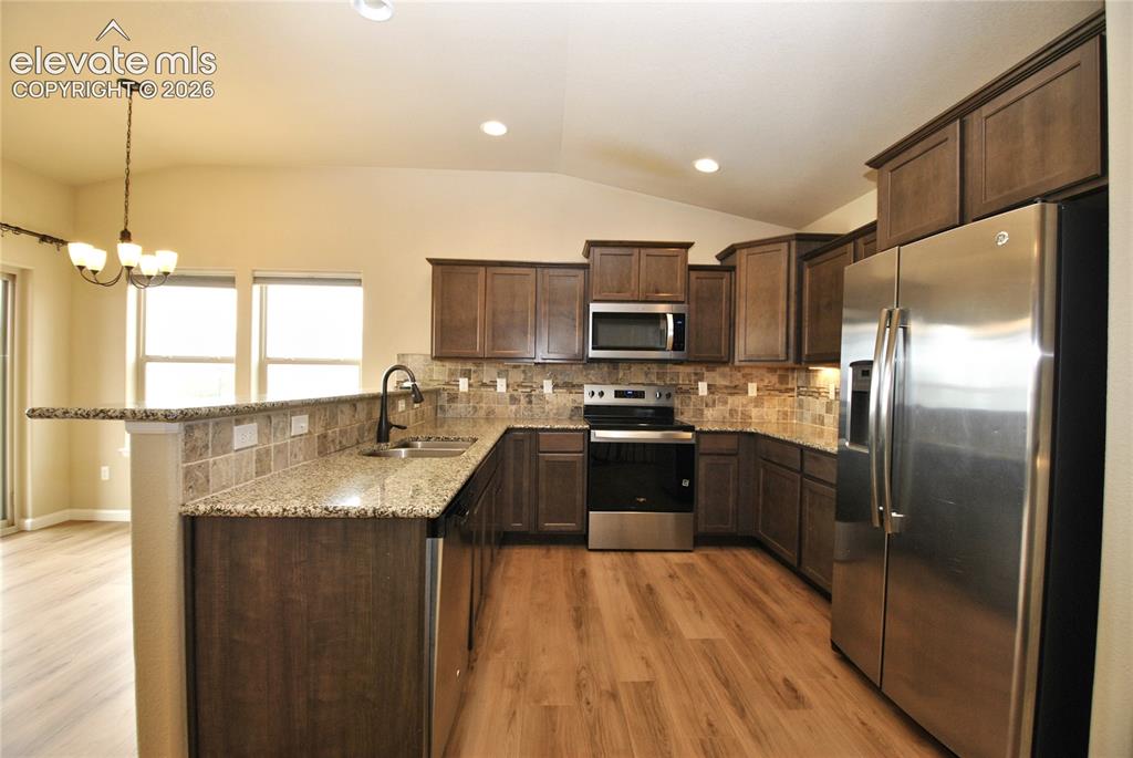 Image 7 of 31: Kitchen