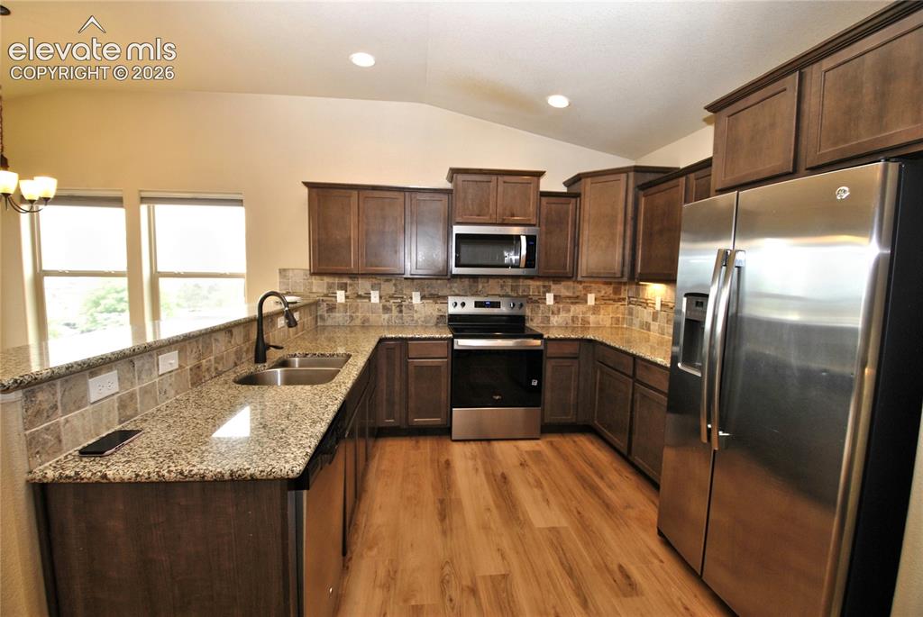 Image 8 of 31: Kitchen