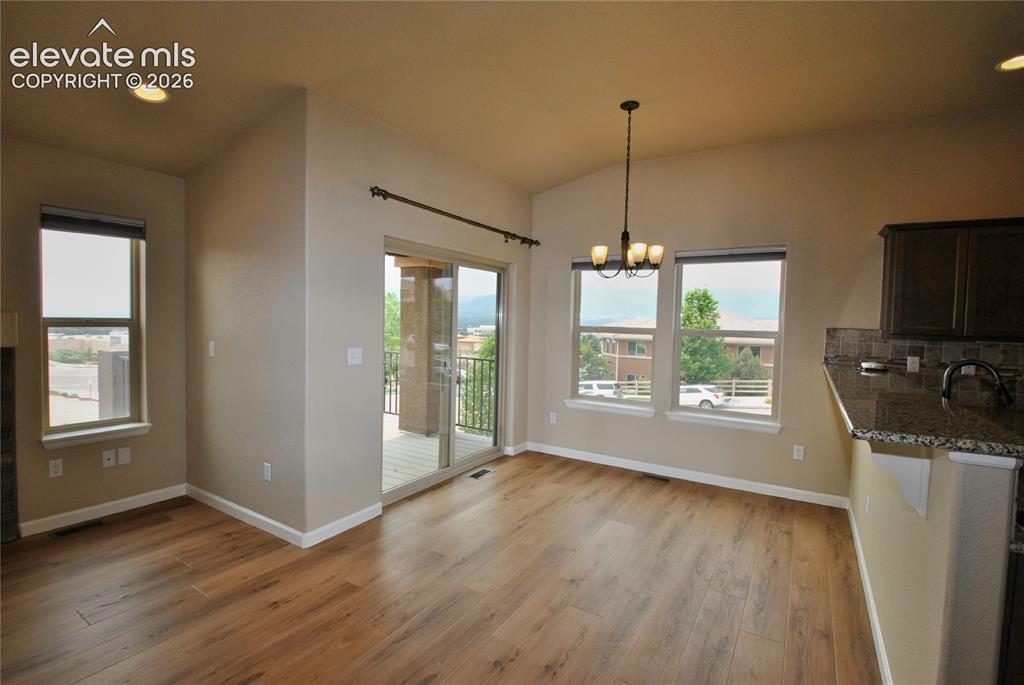 Image 9 of 31: Dining Area