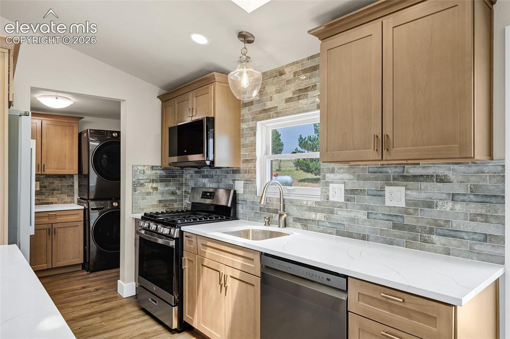 Image 10 of 38: Kitchen