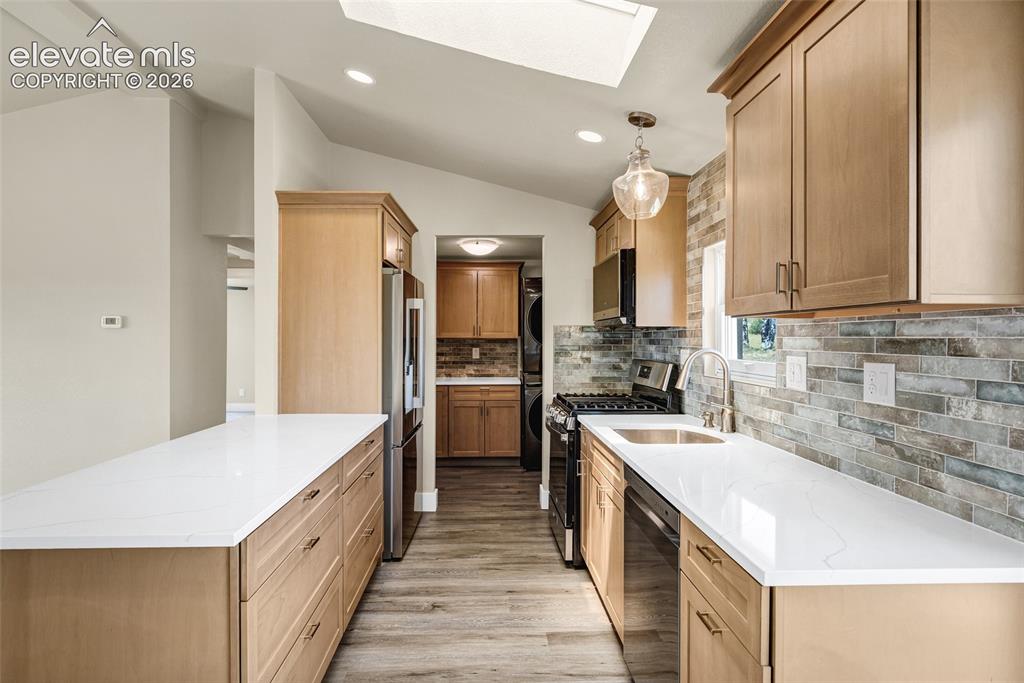 Image 12 of 38: Kitchen