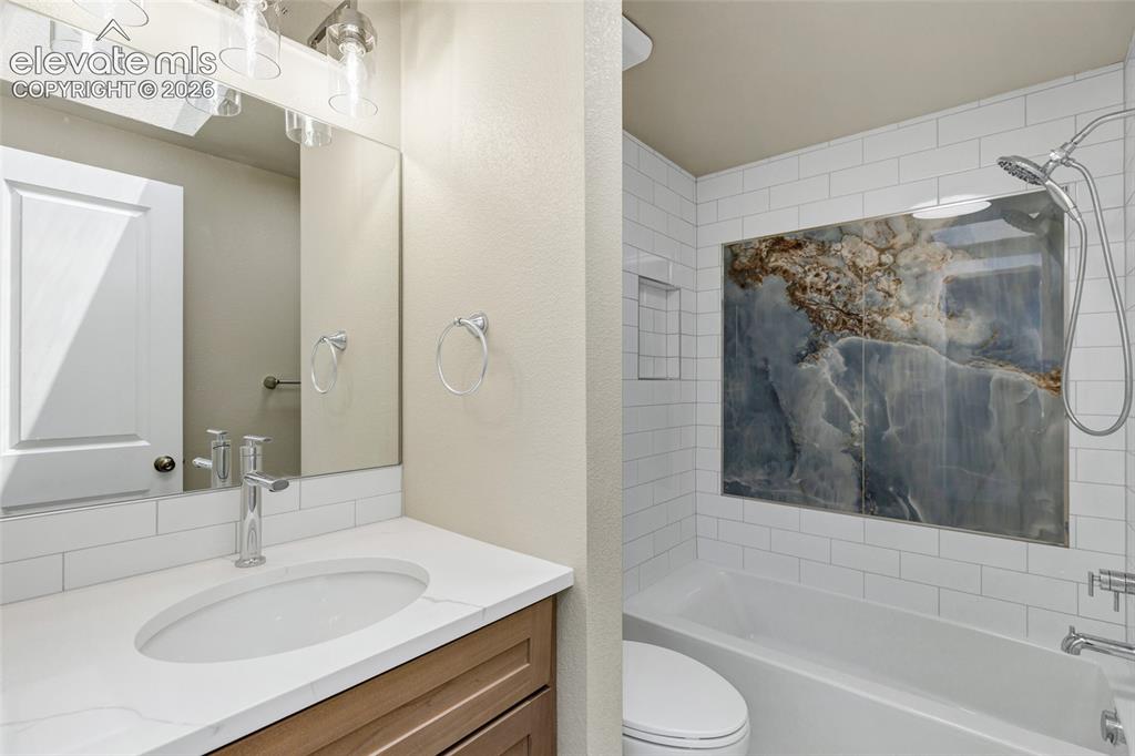Image 18 of 38: Bathroom