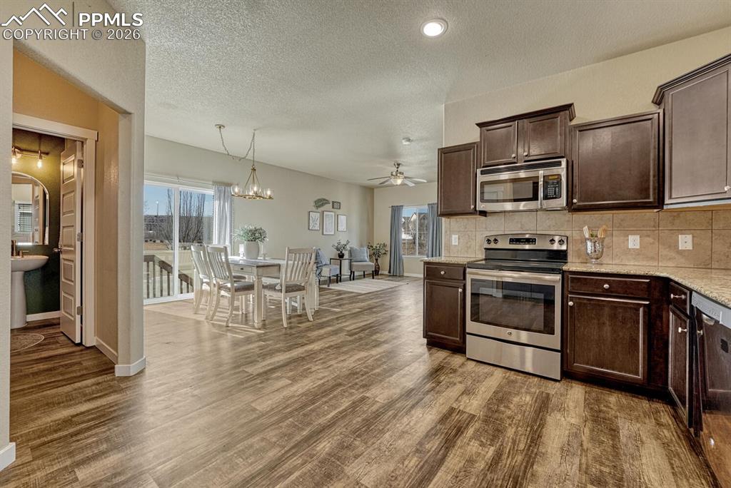 Image 11 of 50: Kitchen