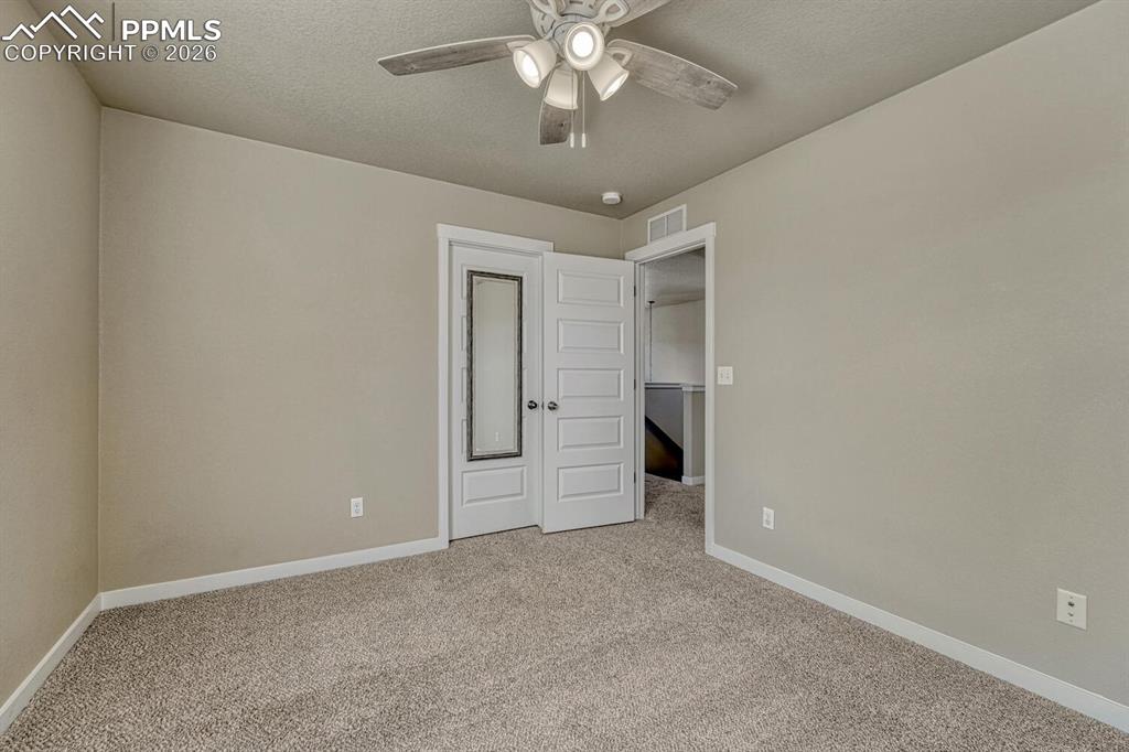 Image 30 of 50: Bedroom