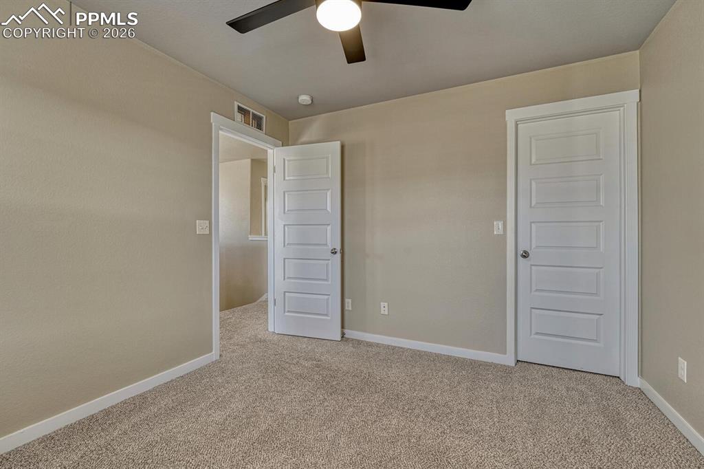 Image 36 of 50: Bedroom