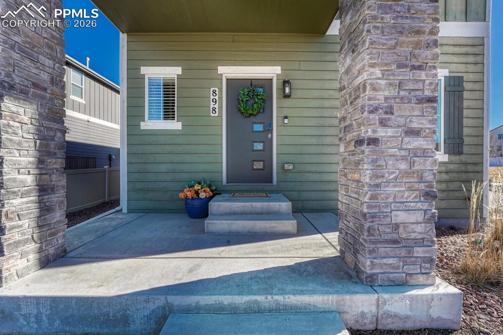 Image 6 of 50: Entry