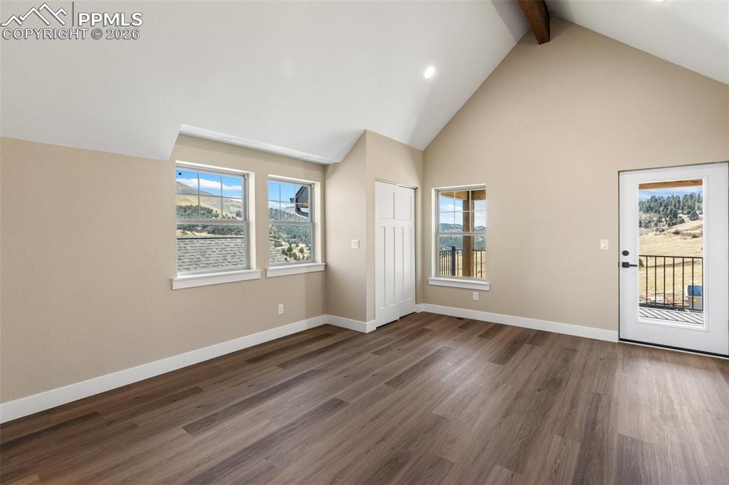 Image 15 of 25: Bedroom