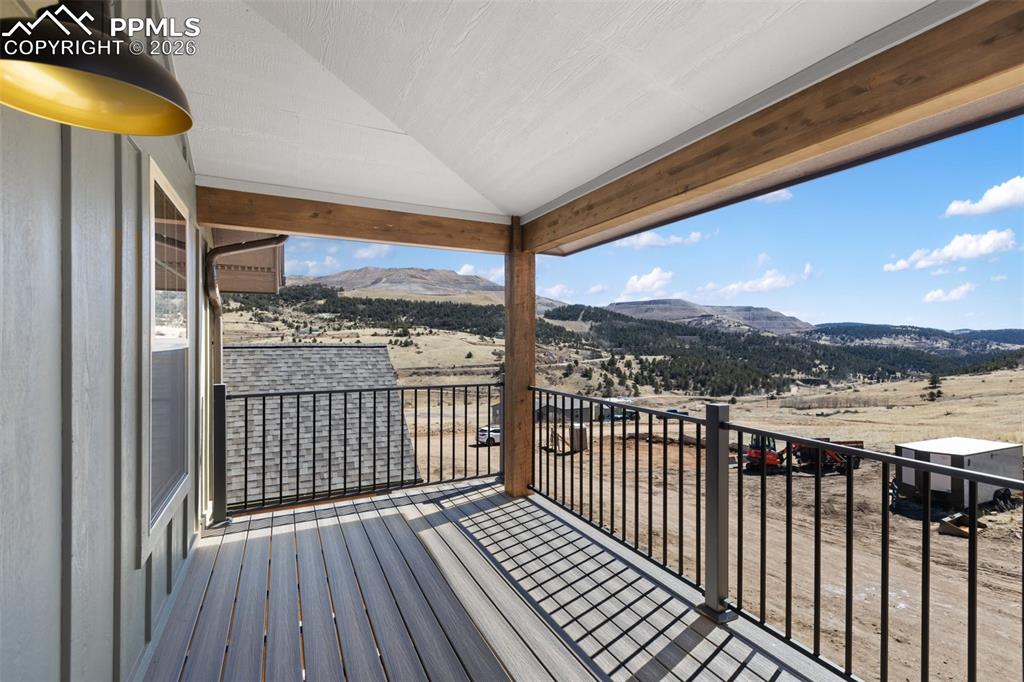 Image 24 of 25: Deck