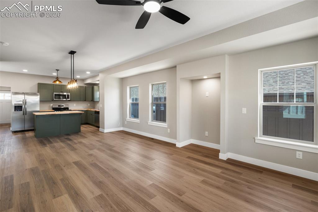 Image 4 of 25: Kitchen