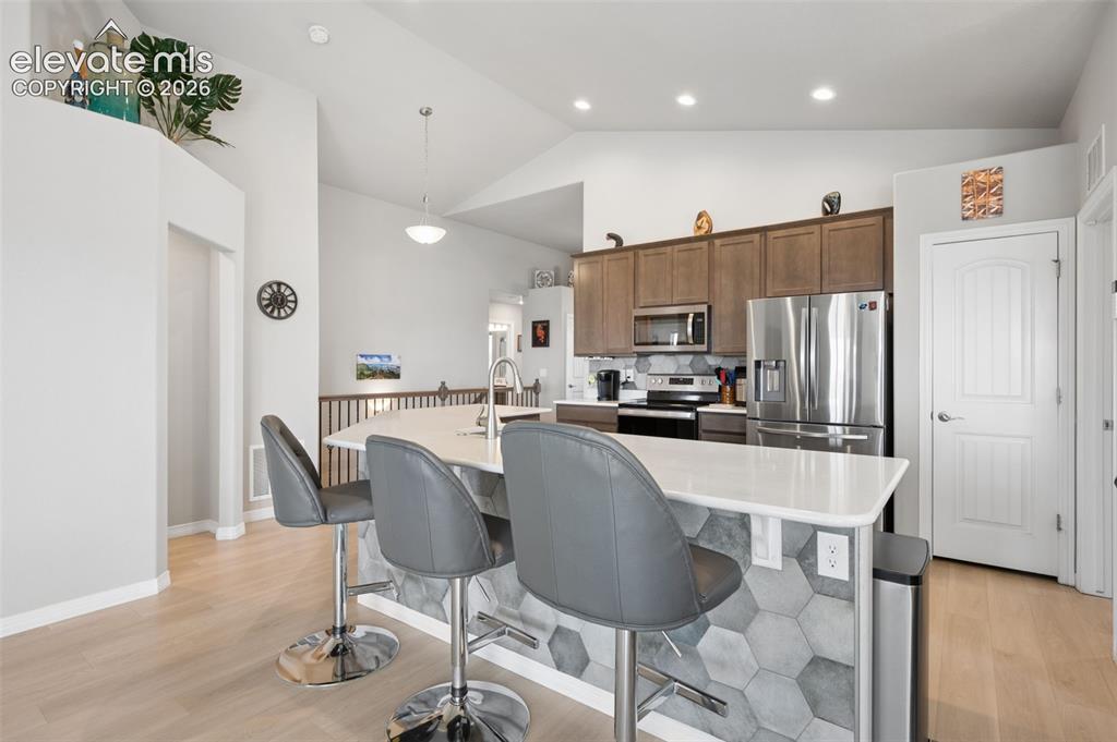 Image 10 of 50: Kitchen