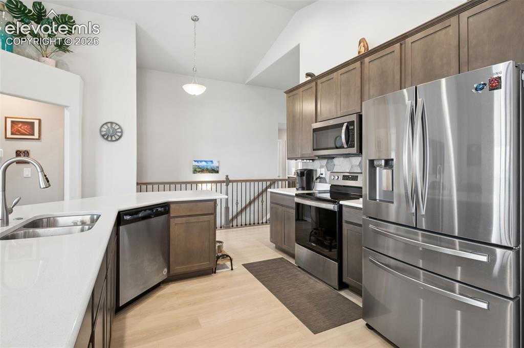 Image 11 of 50: Kitchen