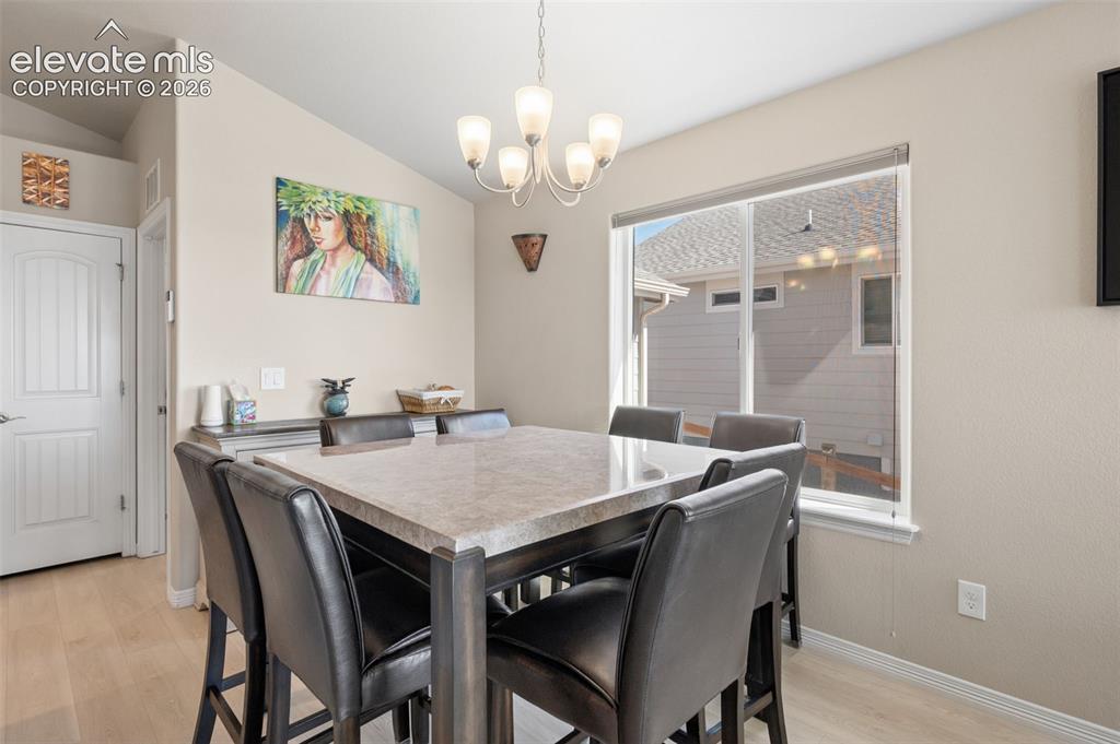 Image 13 of 50: Dining Area