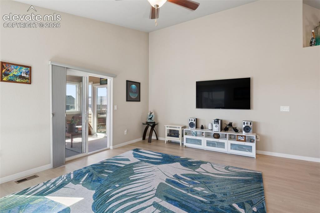Image 16 of 50: Living Room