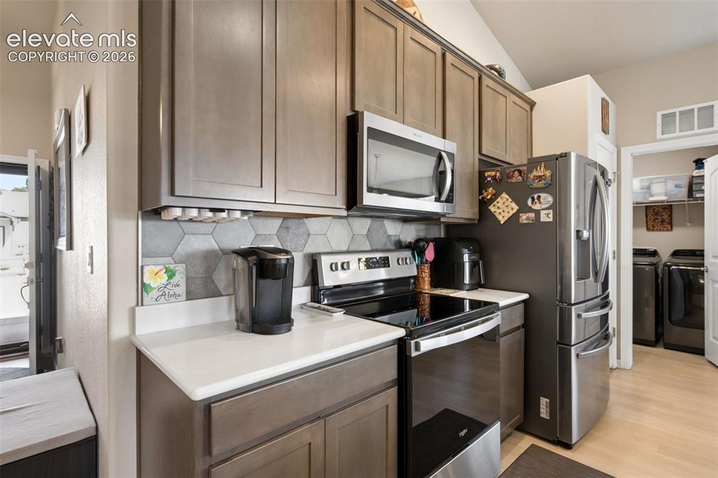Image 9 of 50: Kitchen