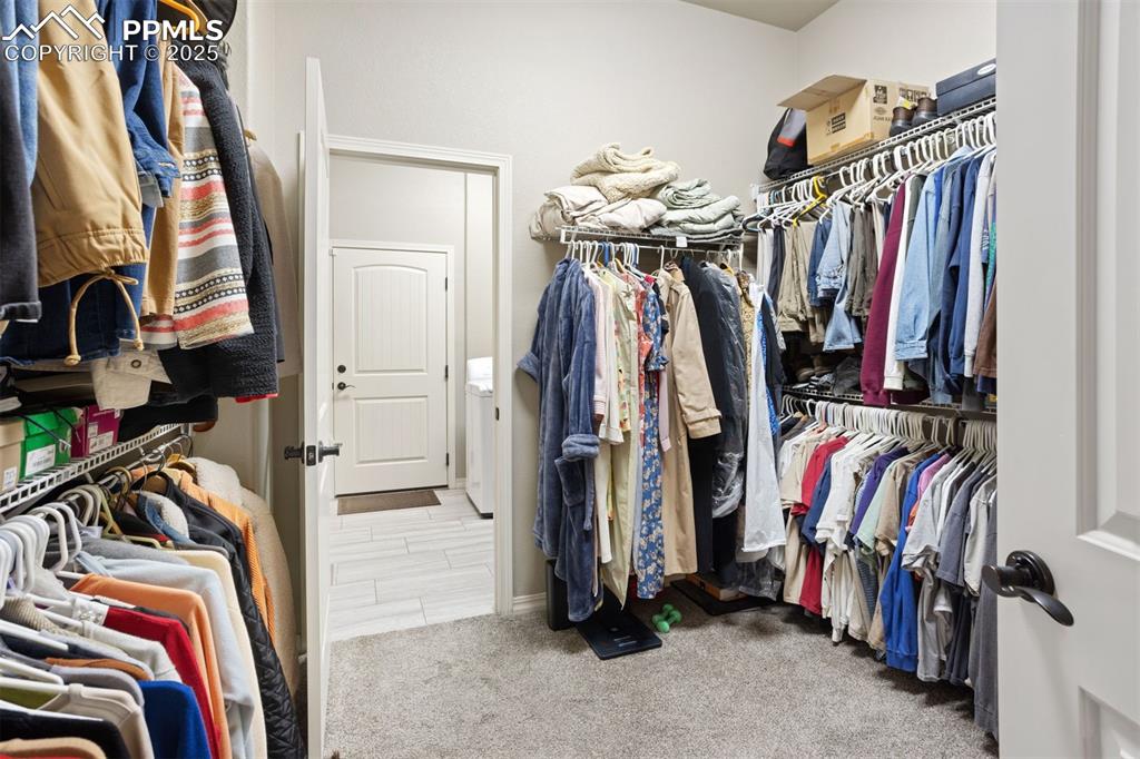 Image 22 of 41: Closet