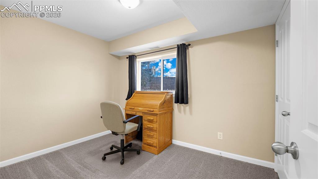 Image 15 of 40: Bedroom