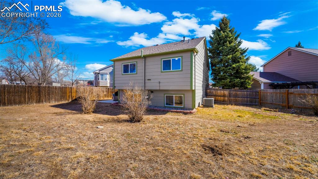 Image 22 of 40: Back of Structure