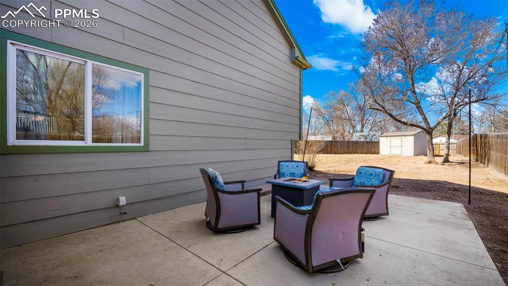 Image 24 of 40: Patio