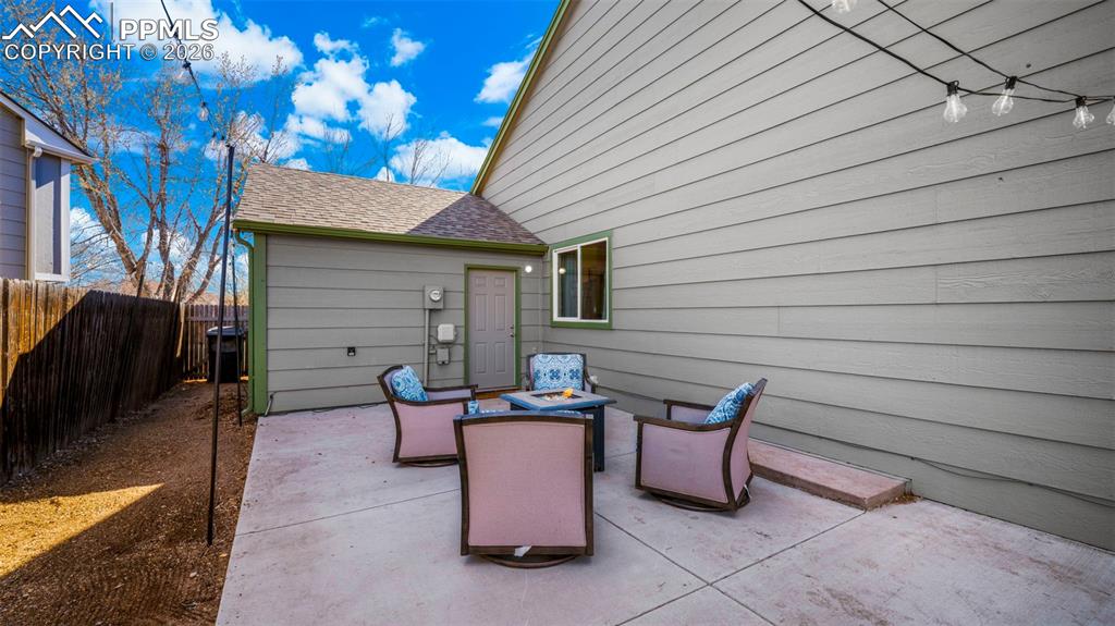 Image 25 of 40: Patio