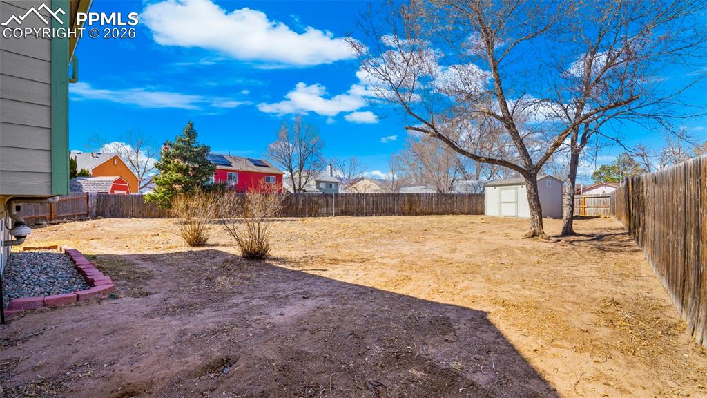 Image 26 of 40: Yard