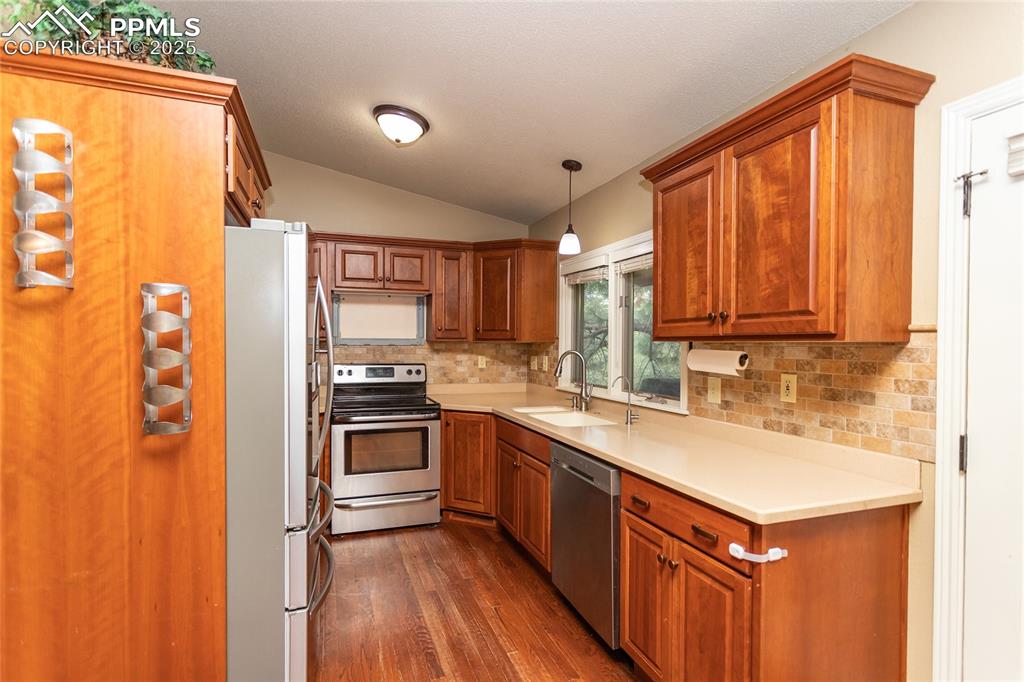 Image 10 of 43: Kitchen