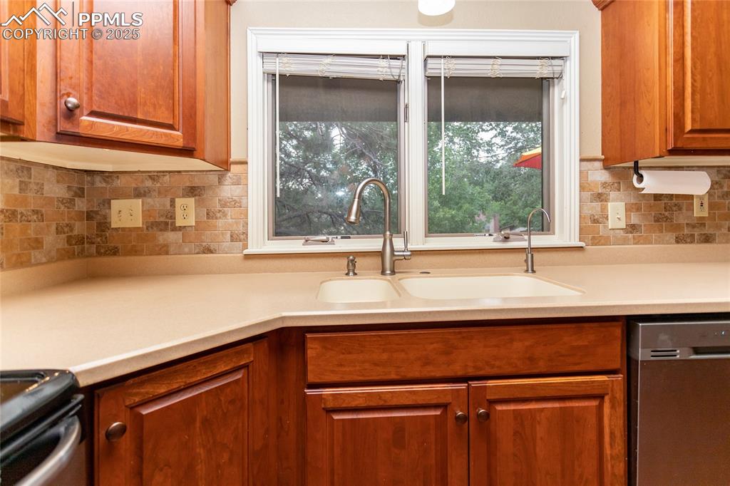 Image 11 of 43: Kitchen