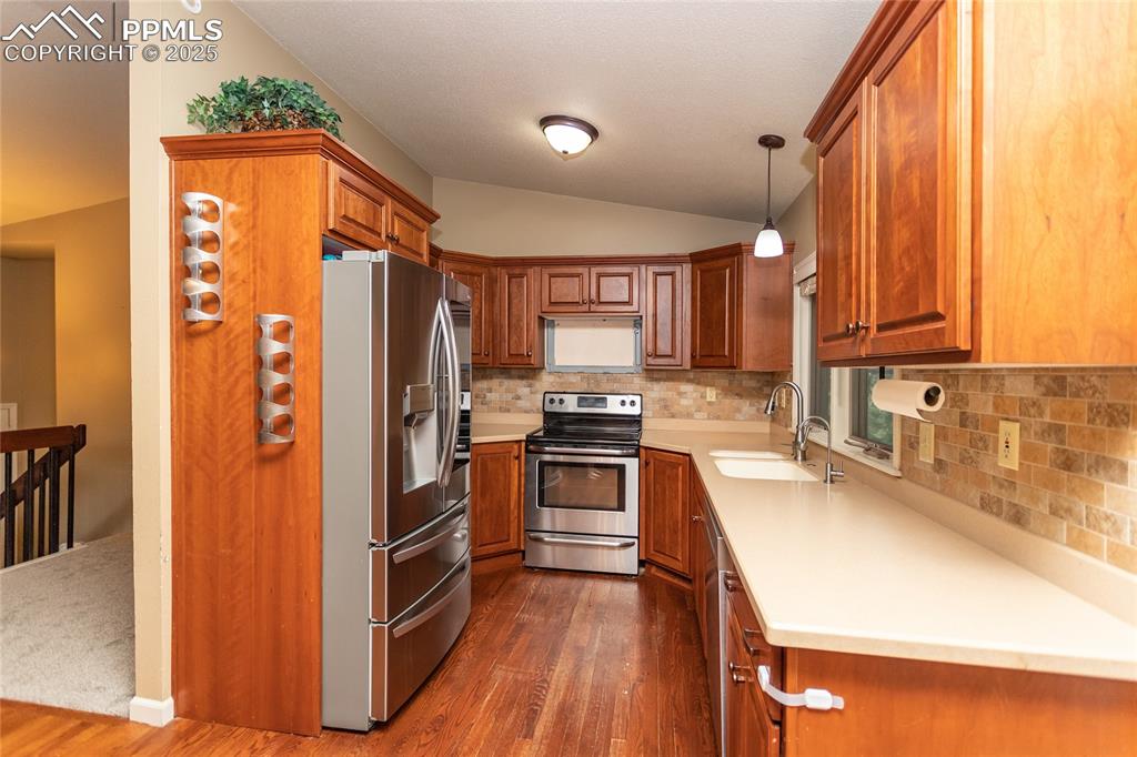 Image 12 of 43: Kitchen