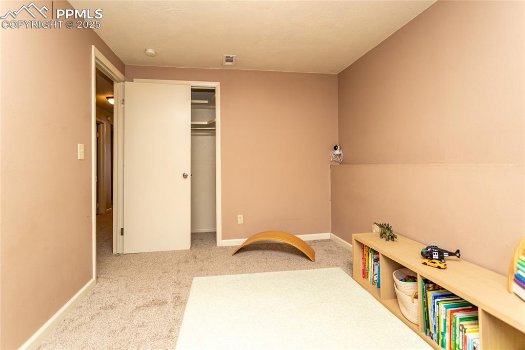 Image 31 of 43: Bedroom