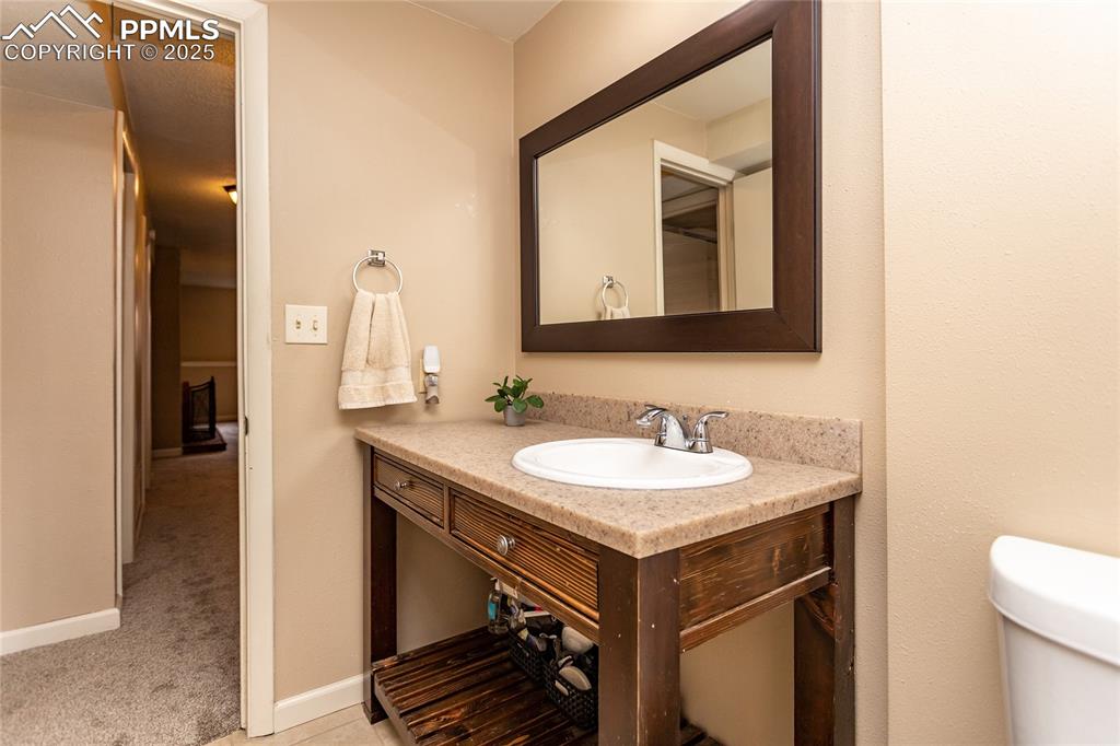 Image 33 of 43: Bathroom