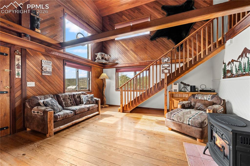 Image 10 of 50: Living Room