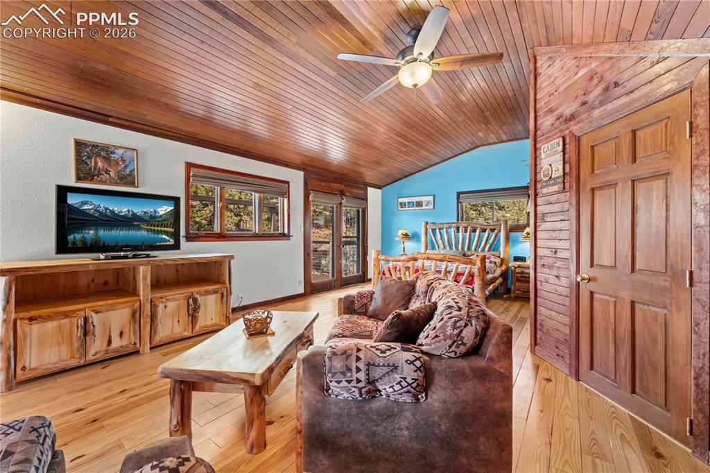 Image 15 of 50: Living Room