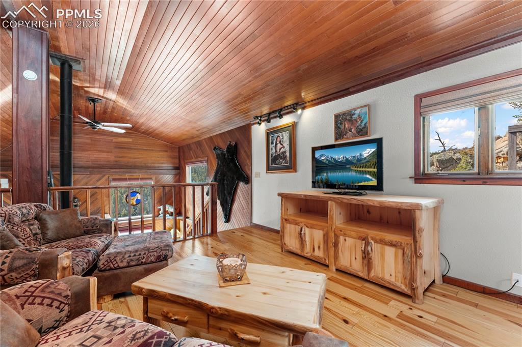 Image 16 of 50: Living Room
