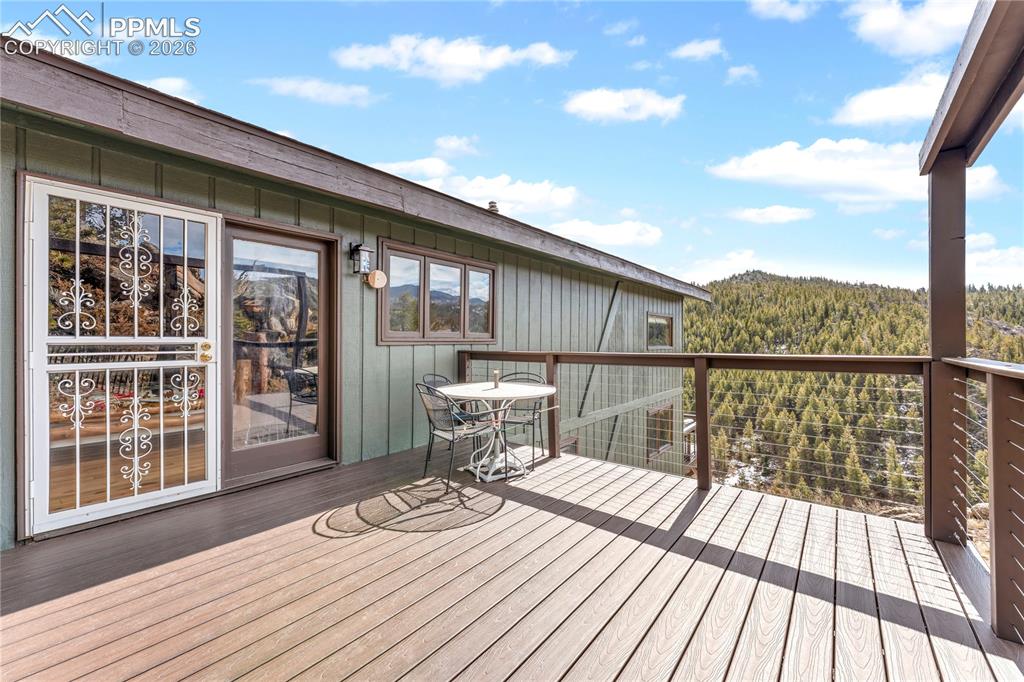 Image 19 of 50: Deck