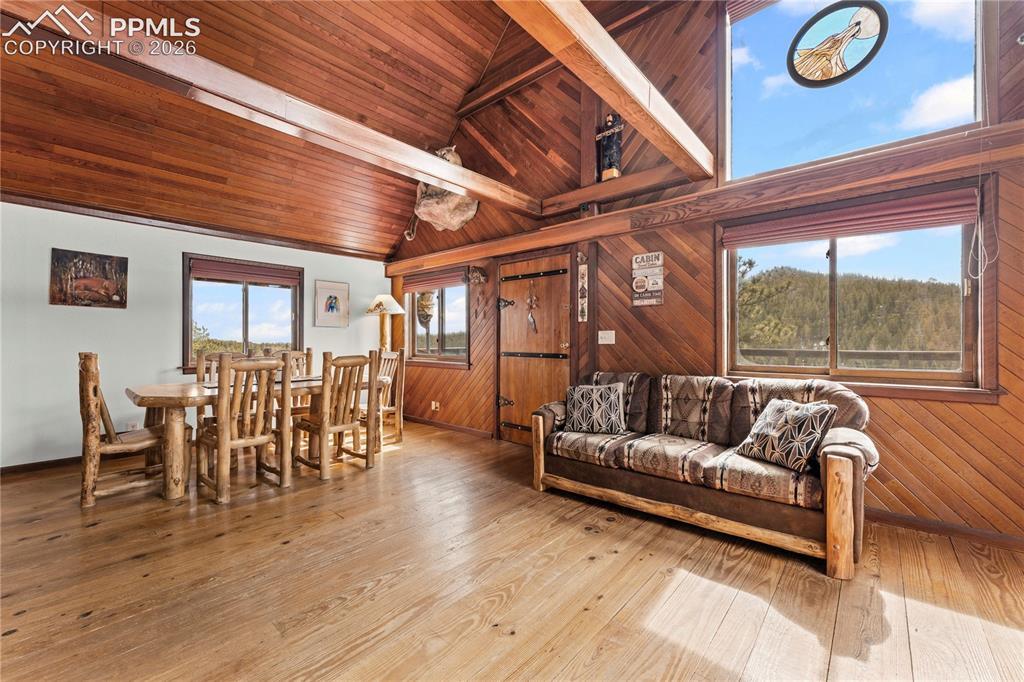 Image 9 of 50: Living Room