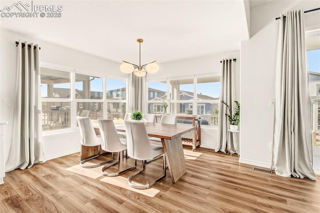 Image 17 of 48: Dining Area