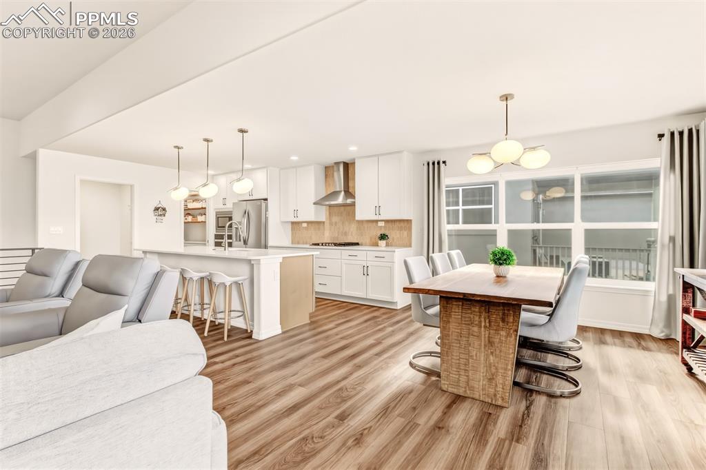 Image 18 of 48: Dining Area