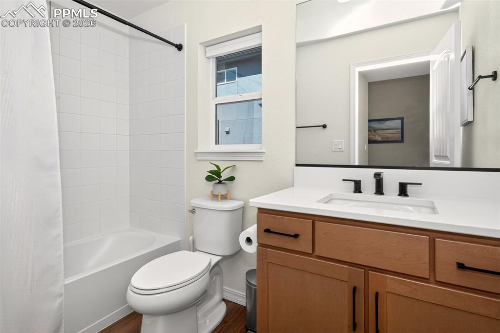 Image 26 of 48: Bathroom