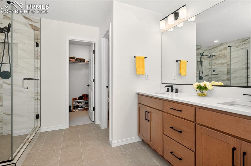 Image 27 of 48: Bathroom