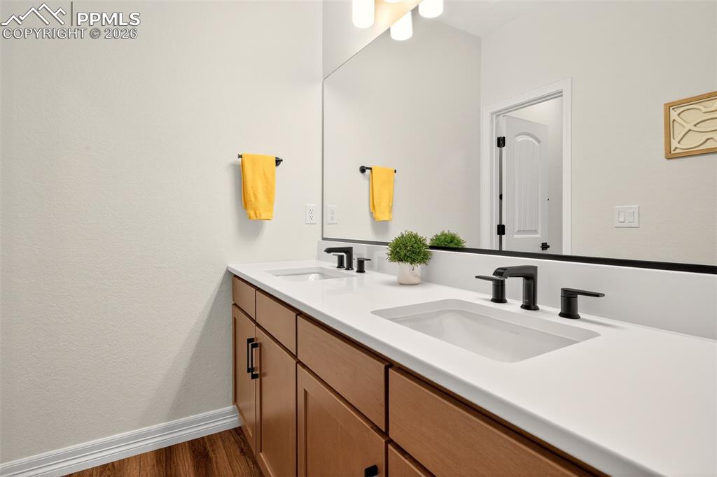 Image 37 of 48: Bathroom