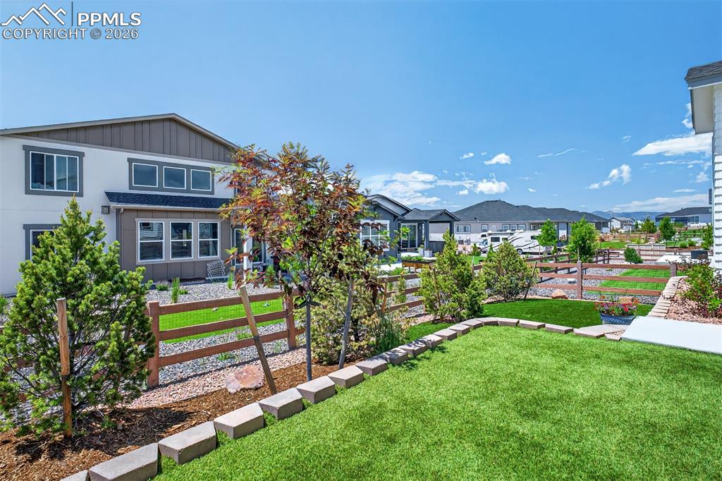 Image 41 of 48: Yard