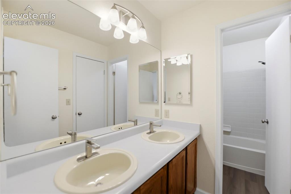 Image 14 of 32: Jack and Jill Bath - upper level