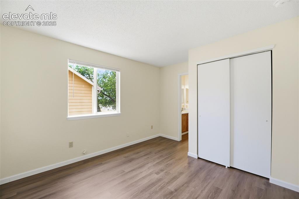 Image 15 of 32: Bedroom