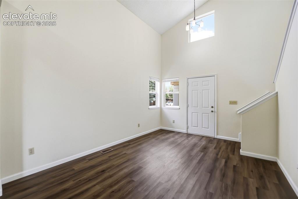 Image 4 of 32: Entry